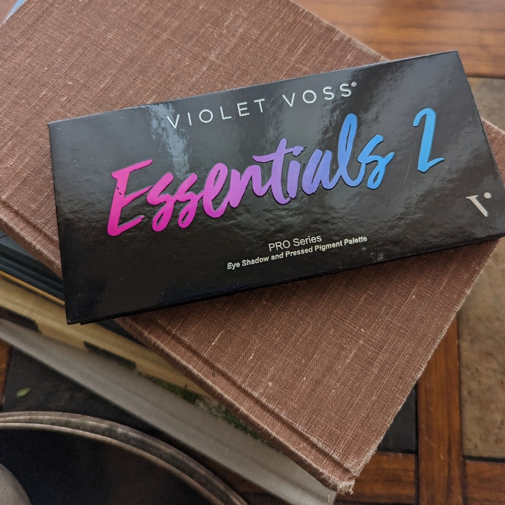 NEW!! Essentials 2 eyeshadow palette